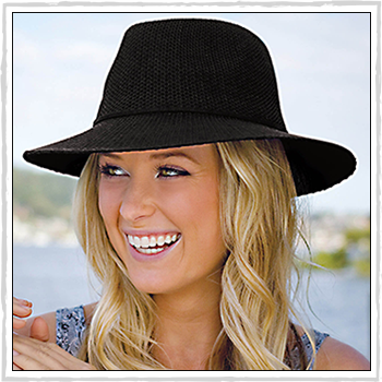 Gilly woman hat. Material: 100% polyester machine knitted.