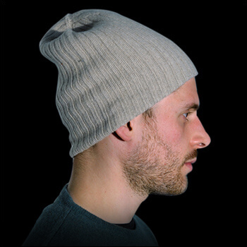 Man hats. Material: 95% cashmere (WS) and 5% other fibres (AF) or 100% cashmere (WS). Colour: grey. One size.