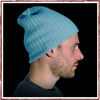 Man hat. Fibers: 95% cashmere (WS) and 5% other fibres (AF) or 100% cashmere (WS)
